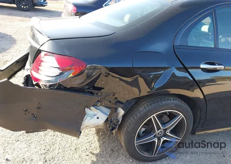 2018 Mercedes-Benz E 300 z USA, uszkodzony, nr VIN WDDZF4JB6JA320325